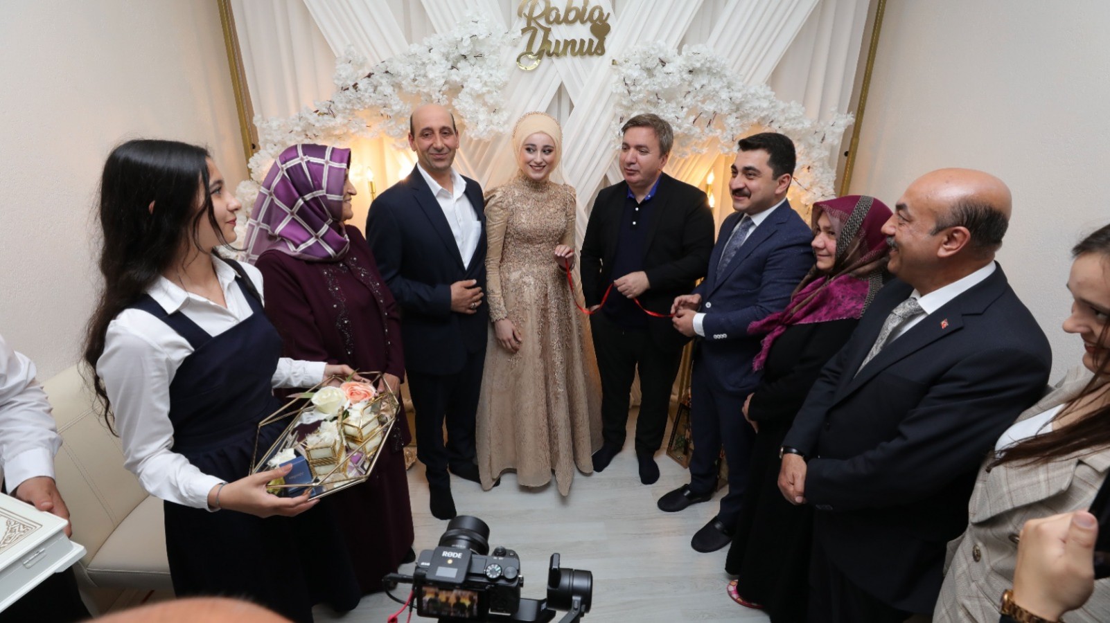 Aksaray Valisi Eskil Kaymakamı’na kız istedi!