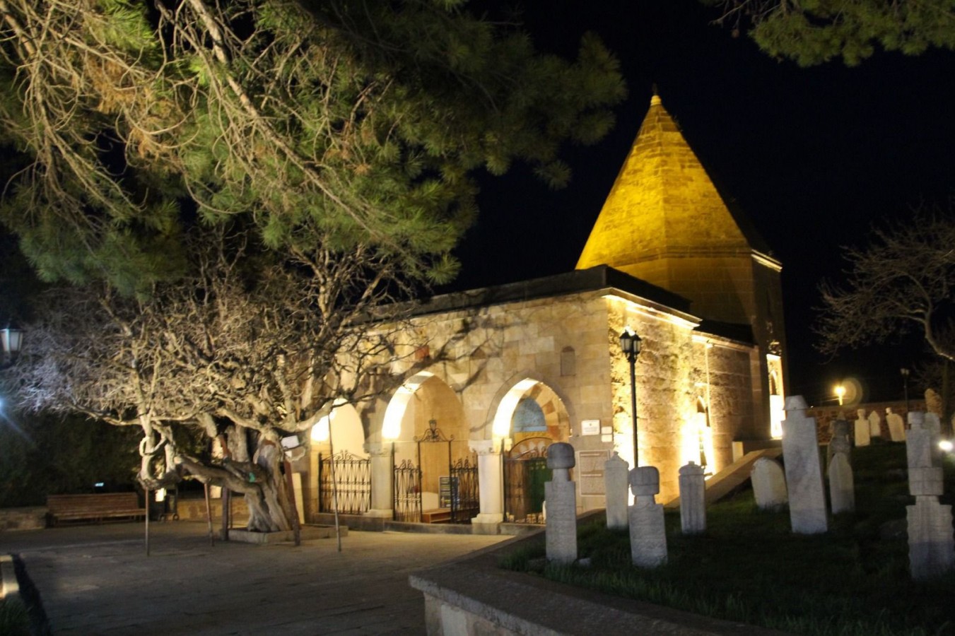 Hacı Bektaş Veli Türbesi ışıklandırması