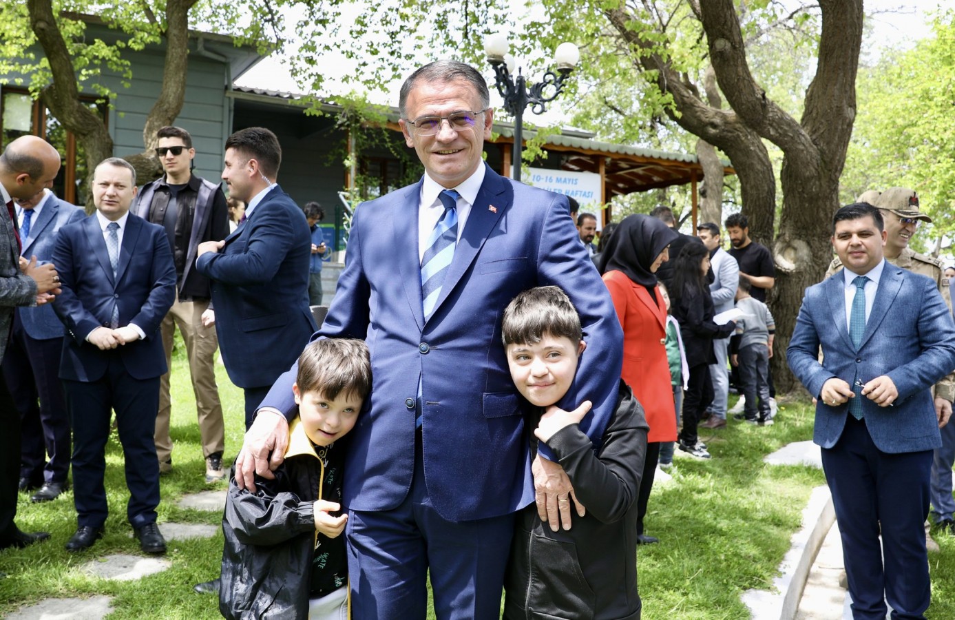 "Sizlerin derdini çözmeye gayret ediyoruz"