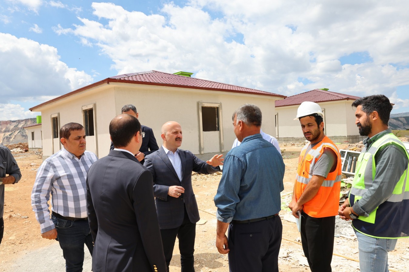 "Köylerimizi modern yaşam alanlarına dönüştürüyoruz";
