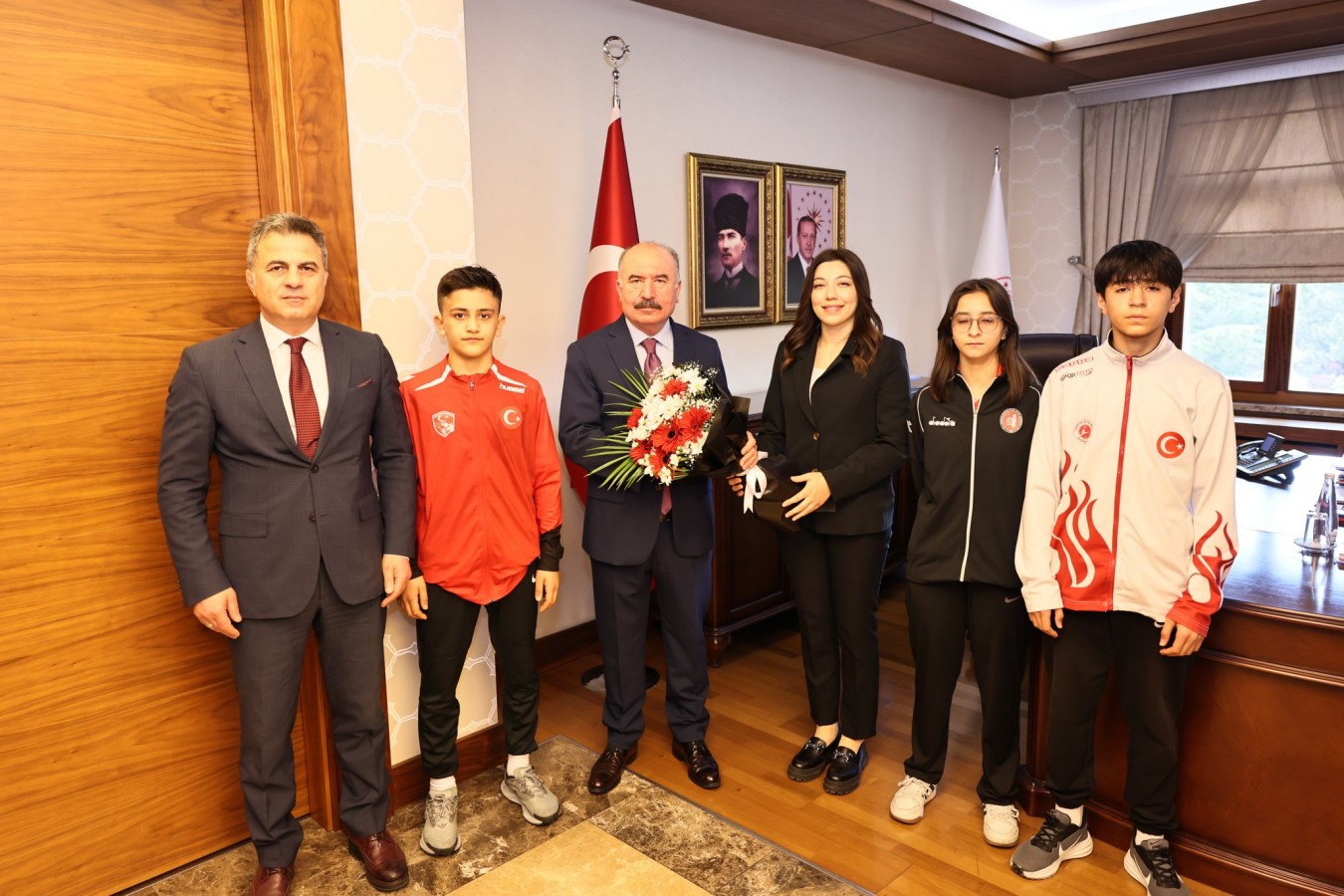 "Başarılı sporcular gelecek nesillere örnek olacak";