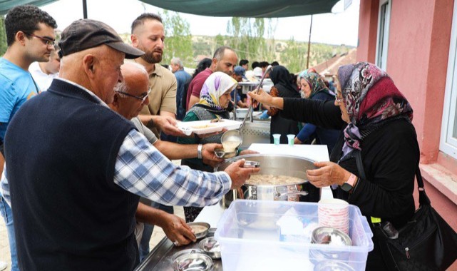 Aşure etkinliğine katılan Vali Özkan: Toplumda kaynaşmayı sağlayan muhabbettir