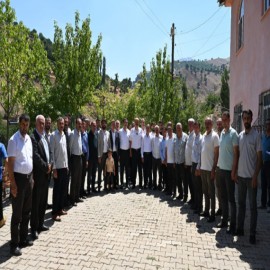 Vali, köy statüsüne kavuşan vatandaşların sevincine ortak oldu