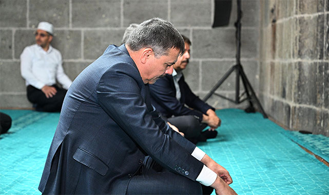 Erzurum’da Kale Mescidi’nde yıllar sonra ilk cuma namazı kılındı;