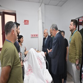 Vali Zorluoğlu Lice'deki kaza sonrası yaralıları hastanede ziyaret etti