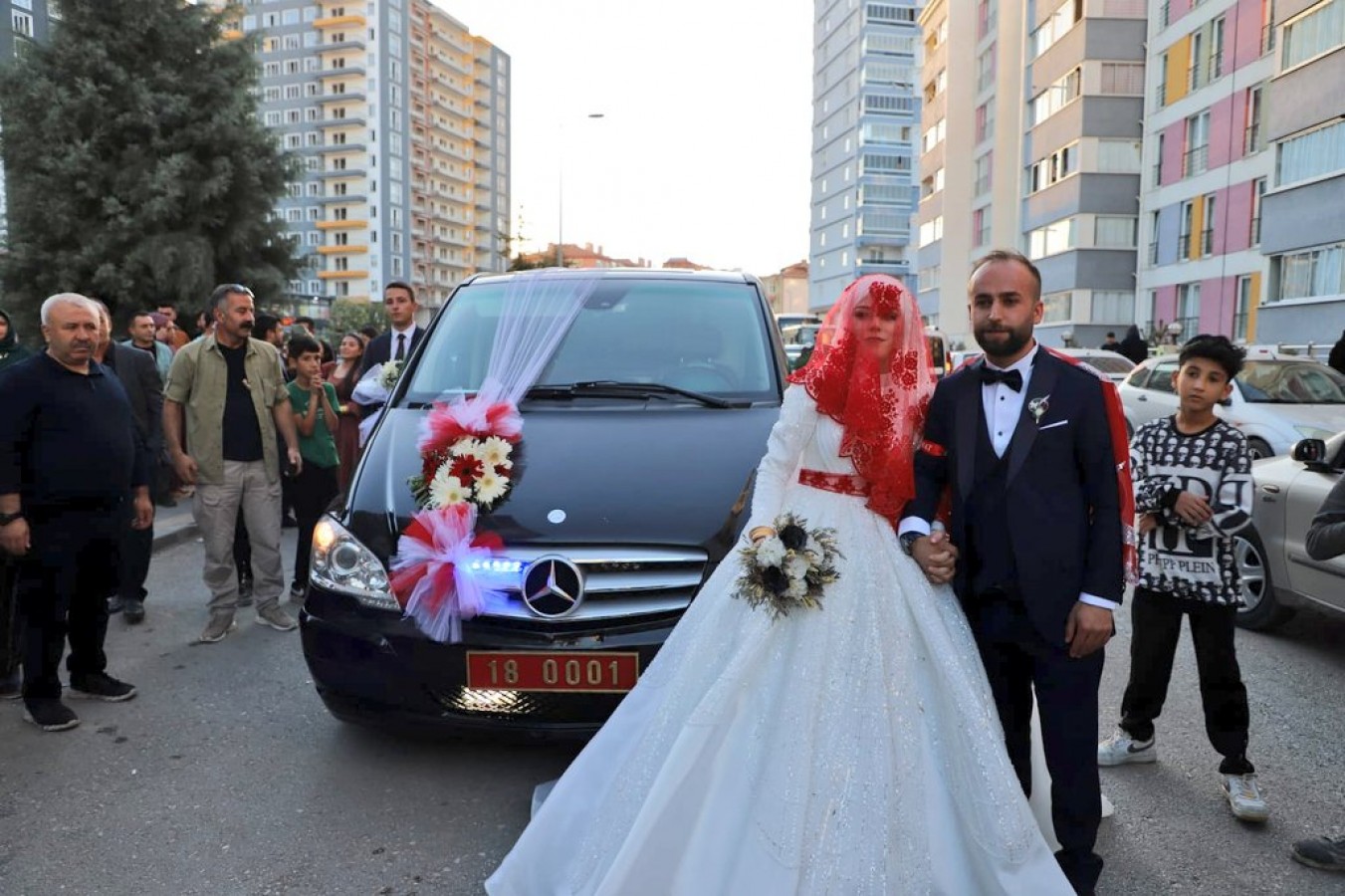 Valinin makam aracı, gelin arabası oldu