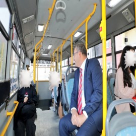 Vali Polat, semt dolmuşuna bindi
