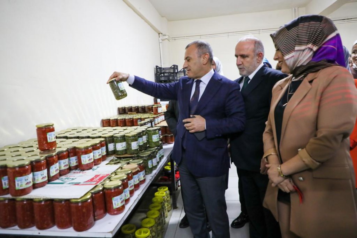 Üreten kadınların emekleri gelire dönüşüyor