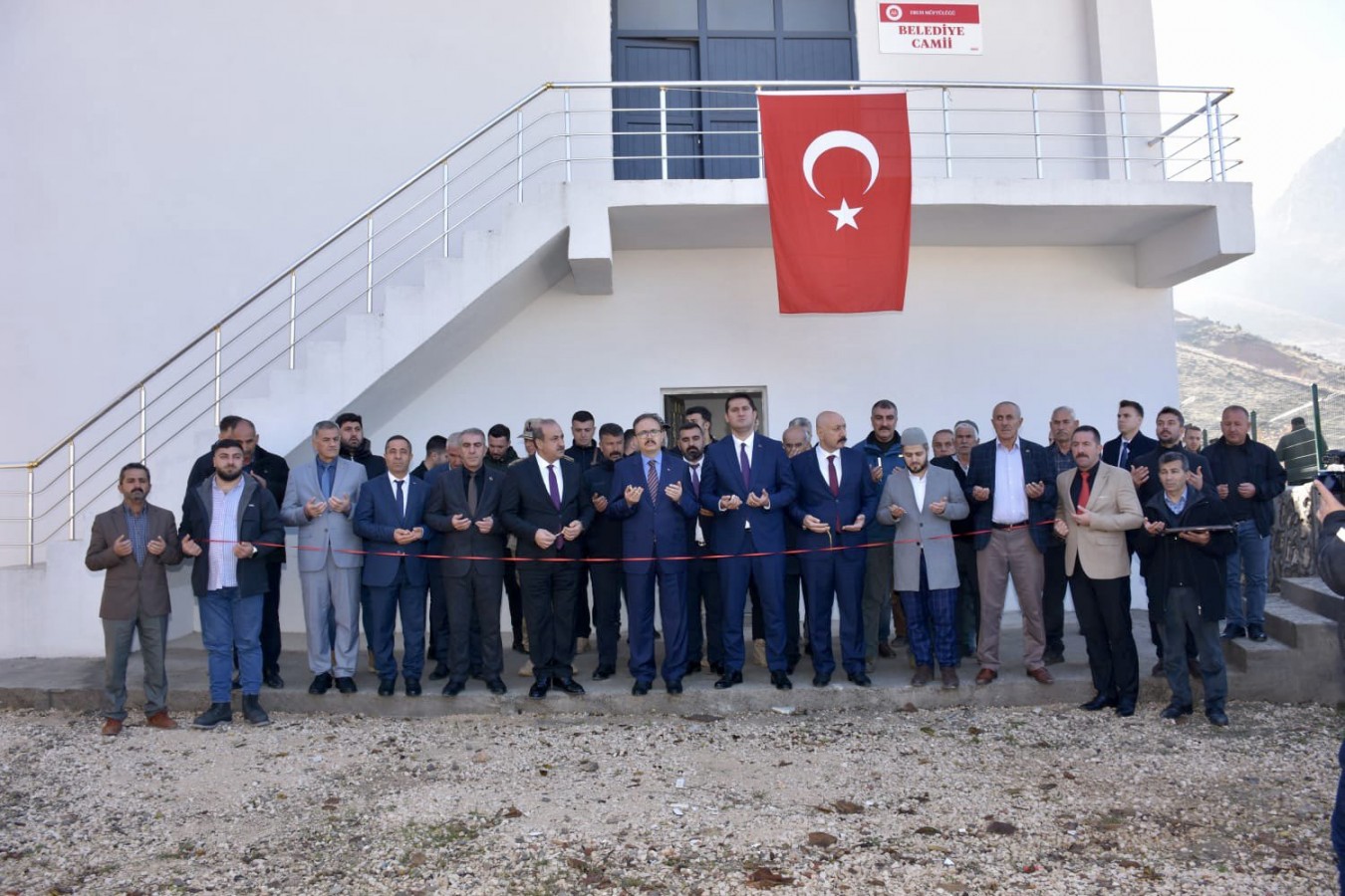 Belediye camisinde ilk Cuma namazı