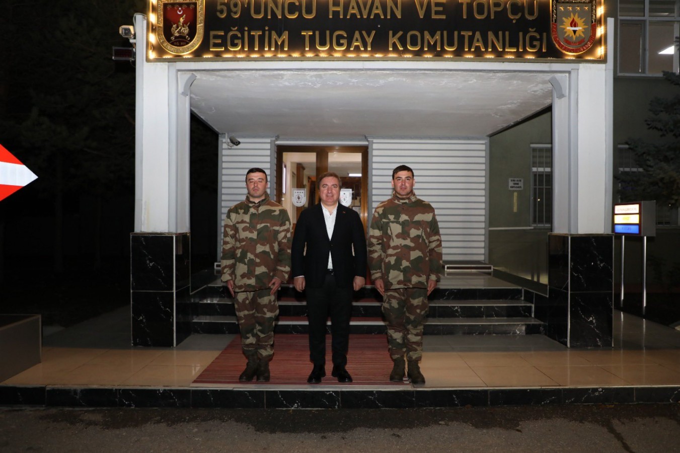 Kaymakamlara hayırlı teskereler diledi;
