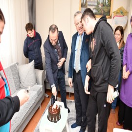 “İyi ki doğdun, iyi ki varsın Yunus”