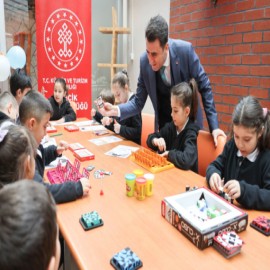 Vali Aygöl, öğrencilerin bilim yolculuğuna eşlik etti