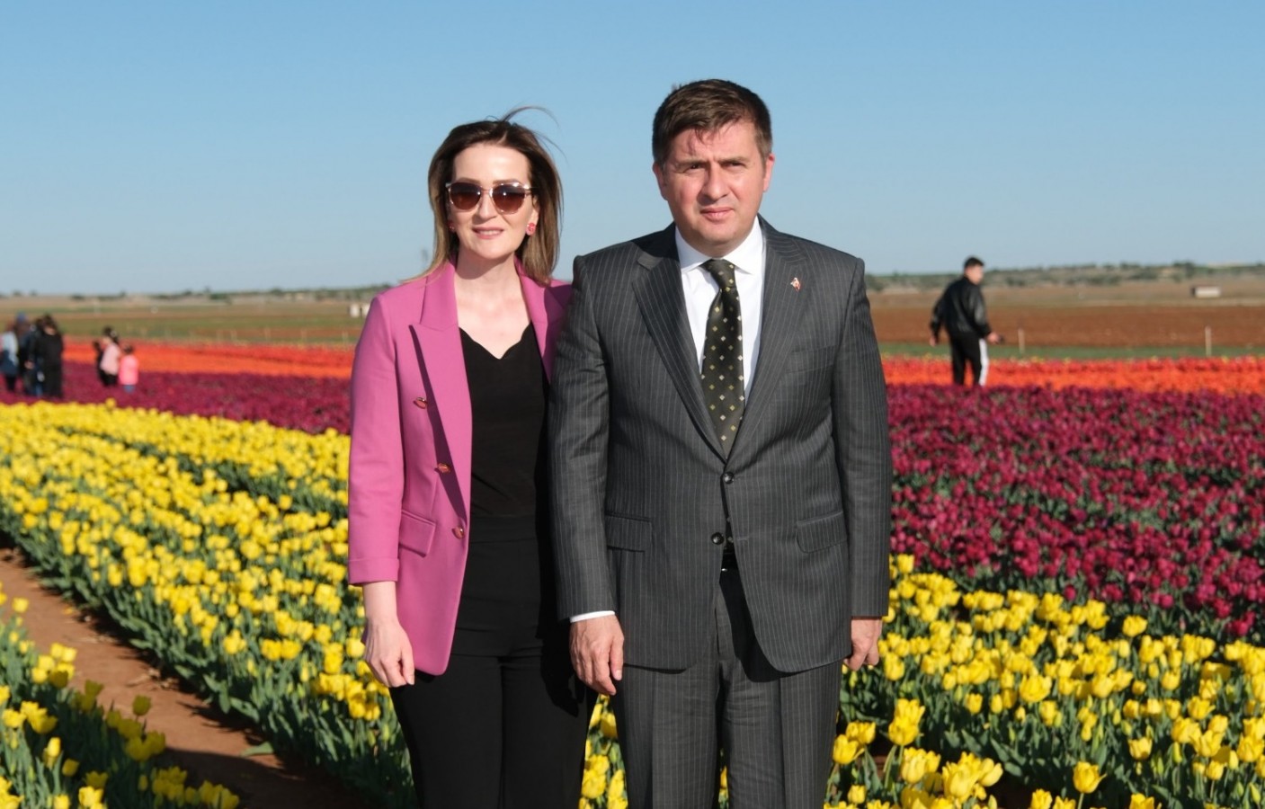 Türkiye’nin en büyük lale bahçesini gezdiler;