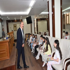 Öğrenciler Hayat Bilgisi dersini Valilikte işledi