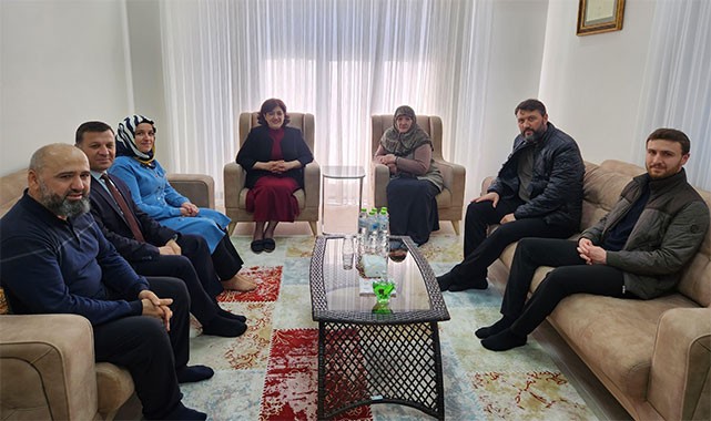 ''Onların bizlere emaneti olan kıymetli aileleri, milletimizin baş tacıdır''