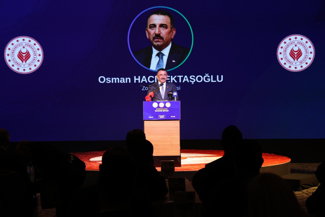 ''Şehrimizin geleceğine ışık tuttu'';