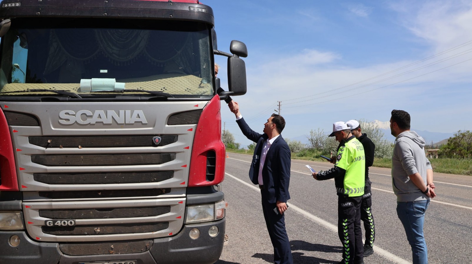 Sürücülere trafik kuralları uyarısı;