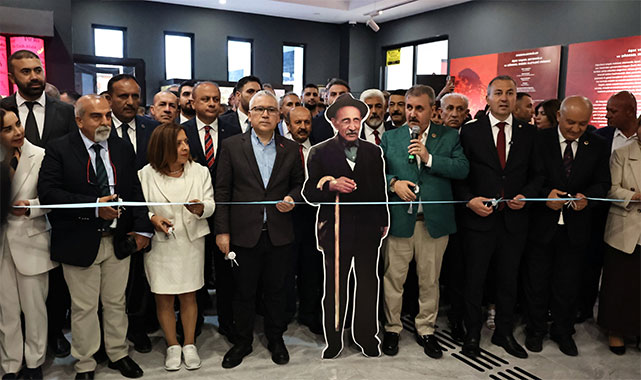 ''Âşık Veysel, sözün özünü söyleyen, diliyle toplumu mayalayan bir bilgeydi'';