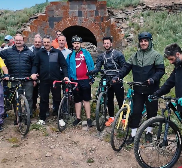 Vali Çiftçi, tarihe pedal çevirdi: Erzurum'un tarihi ve doğal güzelliklerini tanıtmaya devam edeceğiz;