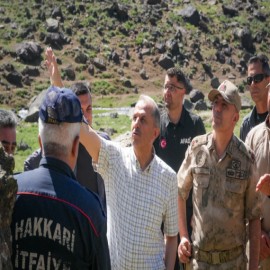 Vali Taşyapan, kayıp vatandaş için ekiplerle birlikte sahada!