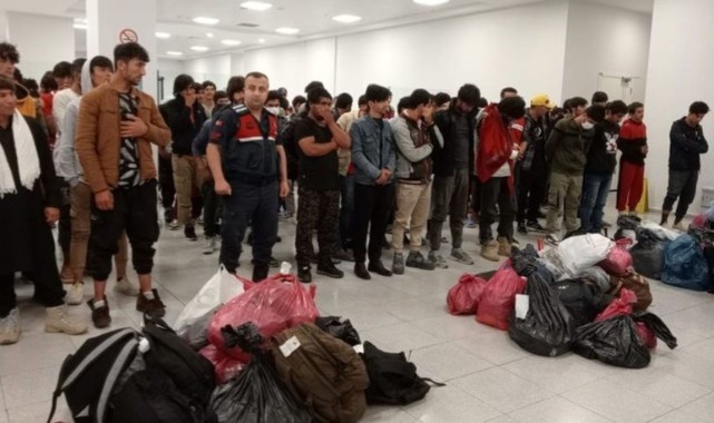 Sınır dışı edilen kaçak göçmen sayısı yüzde 142 arttı
