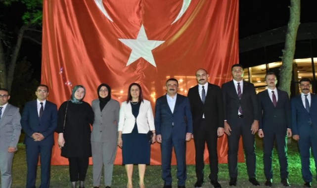 Tayini çıkan vali yardımcısı ve kaymakamlara veda yemeği