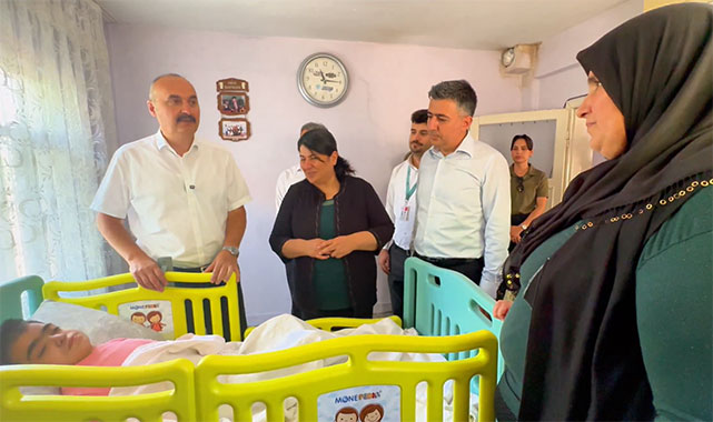 Vali Canalp'ten minik hastaya büyük destek: ''Her şey dert edinmekle başlar'';