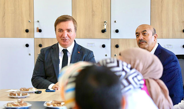 ''Öğretmenlerimiz, toplumun vazgeçilmez unsurudur'';