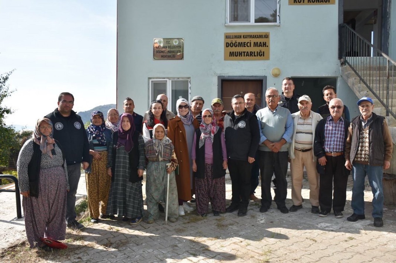 Köy halkının taleplerini dinledi;