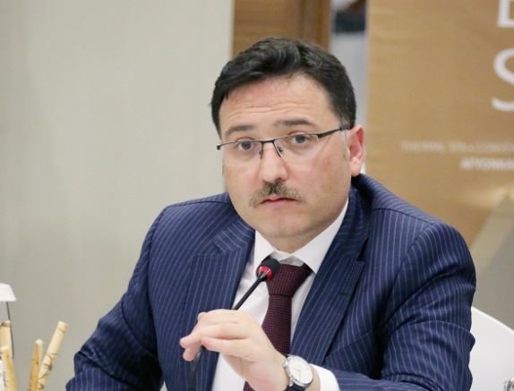 Yurtsuz kalan öğrencinin sorununu Vali Çiçek çözdü;
