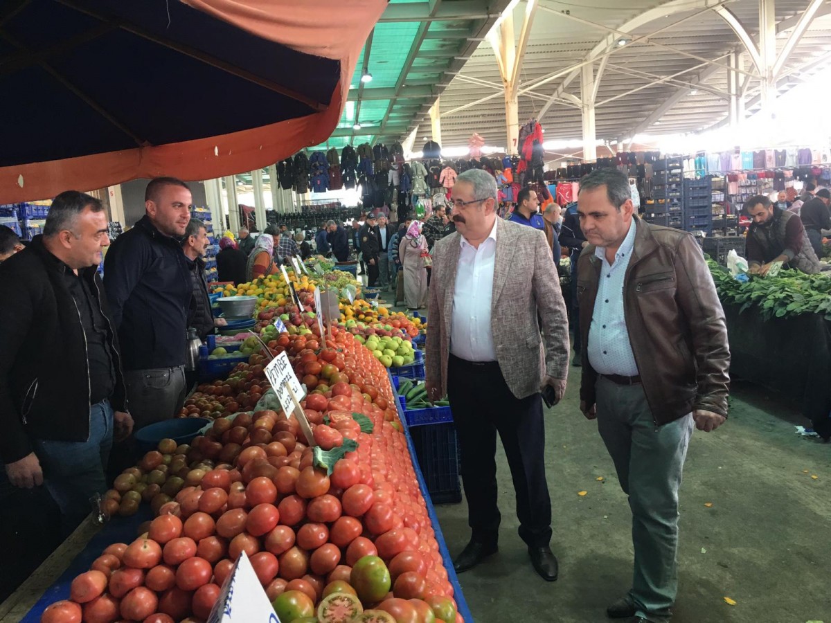 Pazar esnafının sorunlarını dinledi;