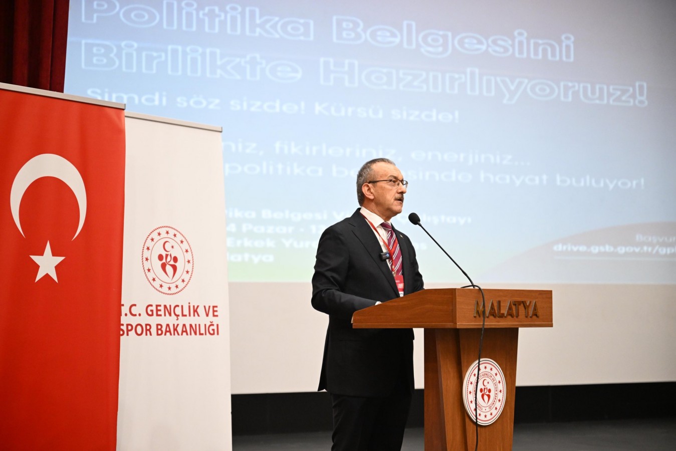 Vali Yavuz'dan, gençlere 'ön yargı' nasihati