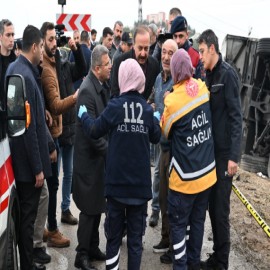 Isparta'da yolcu otobüsü devrildi! Vali bölgeye gitti