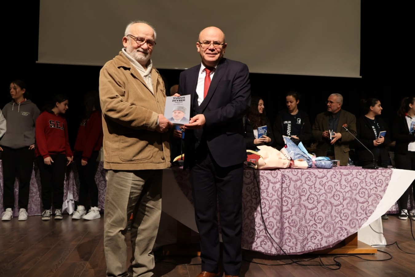 Cumhuriyetin 100. yılında 1923 çeşit kitap dağıtıldı;