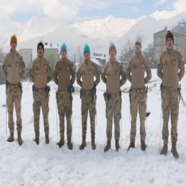 Reyhan teyzenin bereleri jandarmanın içini ısıttı
