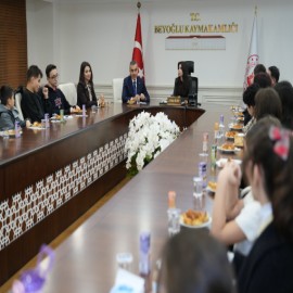 "Gençlerimizin özgüvenle söz alması bizleri memnun ediyor"