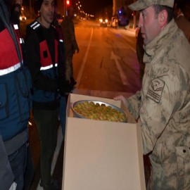 Sahur vaktinde baklavalar kaymakamdan