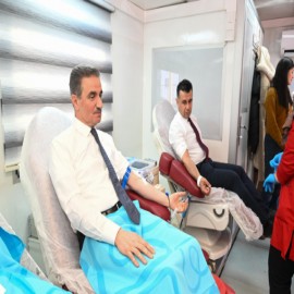 Kan veren Vali Baruş, tüm vatandaşları bağışa davet etti