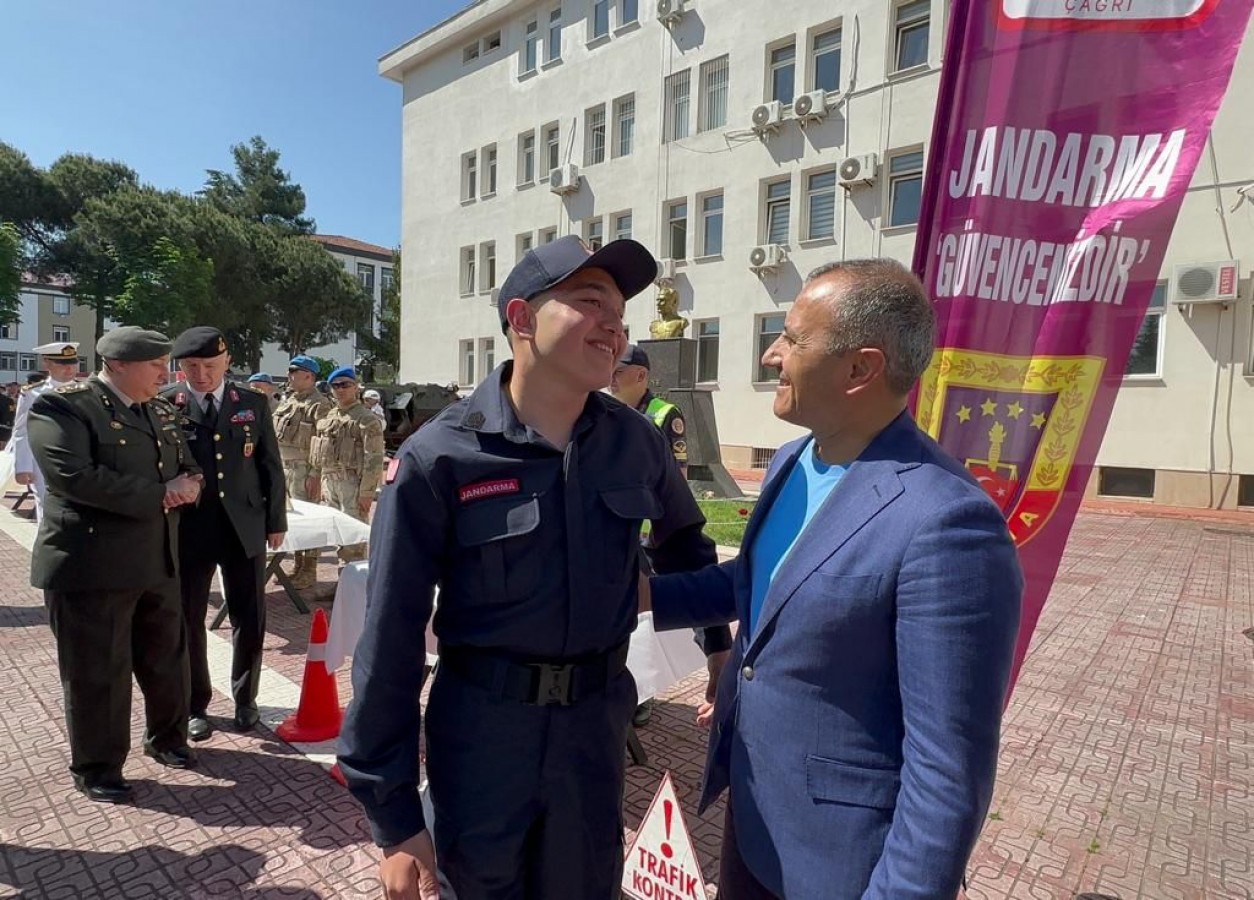 Engeli olan gençlerin askerlik mutluluğu;