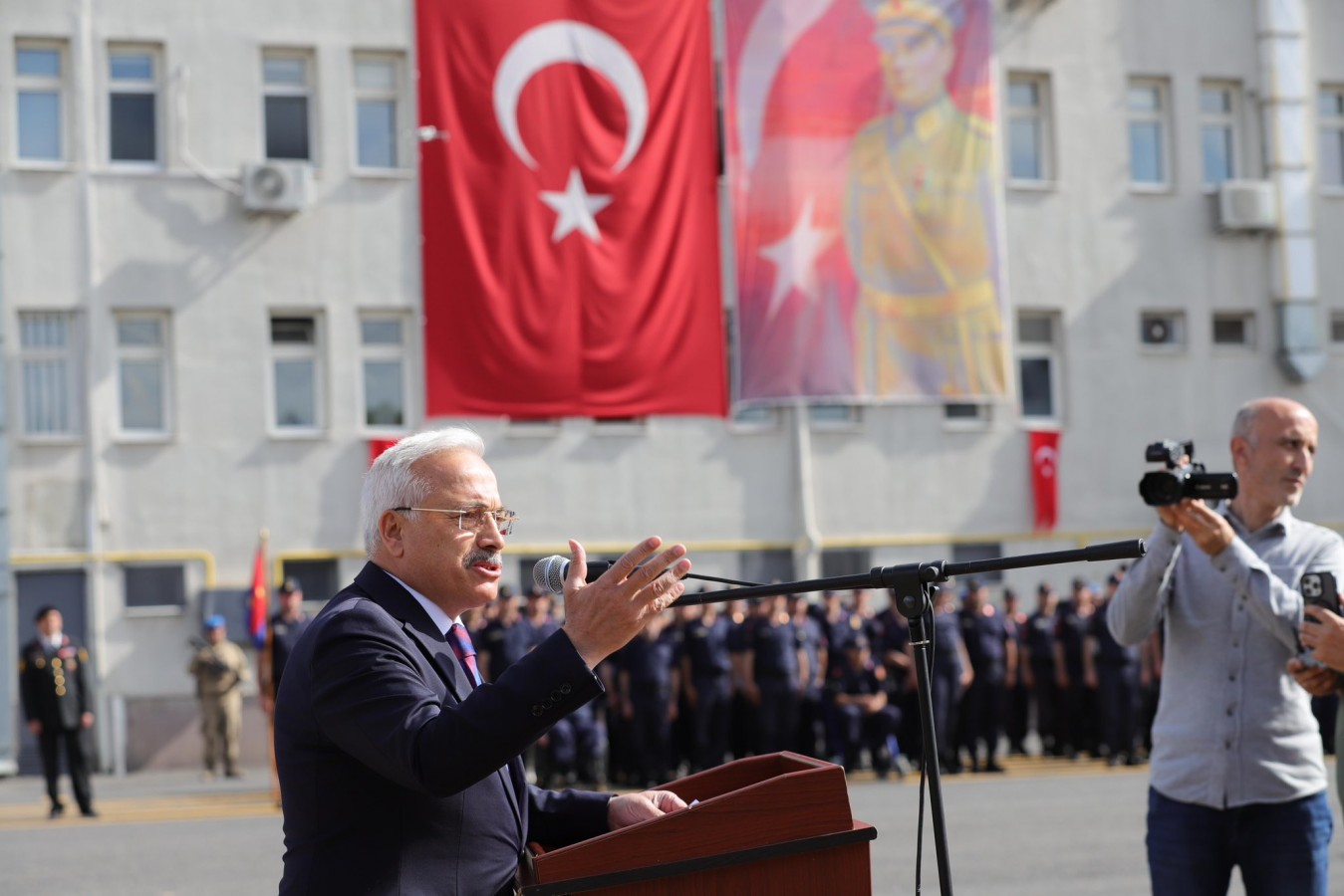 "Hepsi çakı gibi asker oldular";