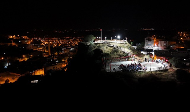 Kozluk'ta tarihi kalede, yıldızların altında film keyfi
