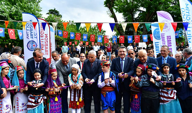 ''Sanat, toplumu dönüştüren ve geliştiren en güçlü araçlardan biri''