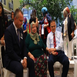Vali Akbıyık, şehit babasını son yolculuğuna uğurladı