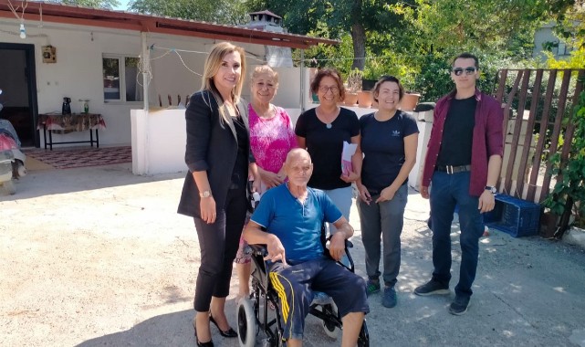 Tekerlekli sandalye hediye etti