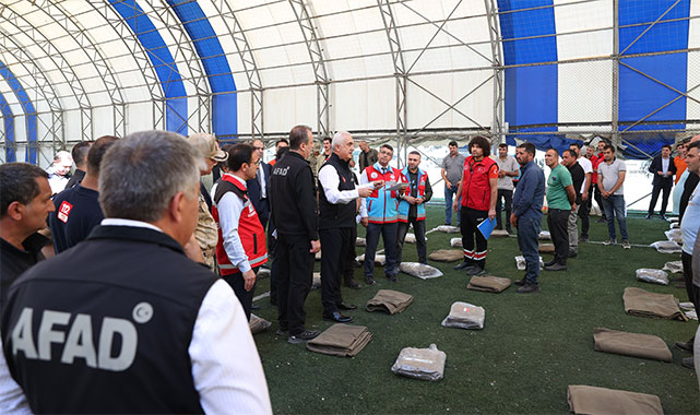 Muş'ta olası depremler için yapılan tatbikat gerçeği aratmadı;