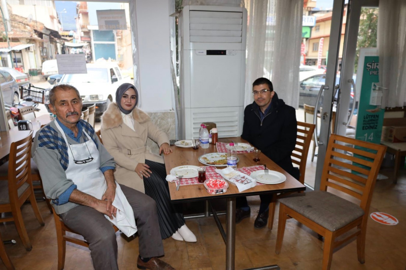 Lokantaların atıkları hayvanlara yiyecek oluyor;