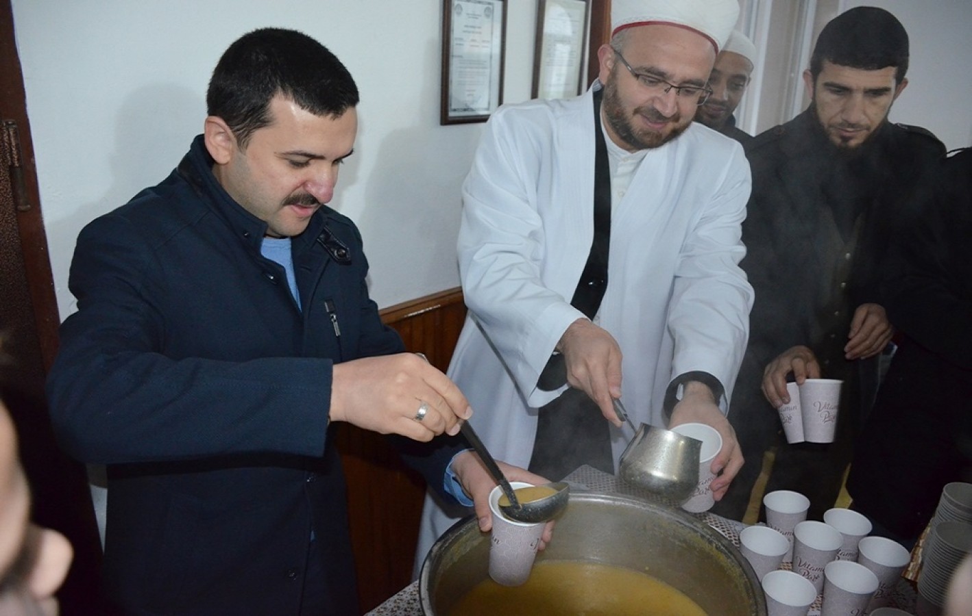 Sabah namazında gençlerle buluştu;