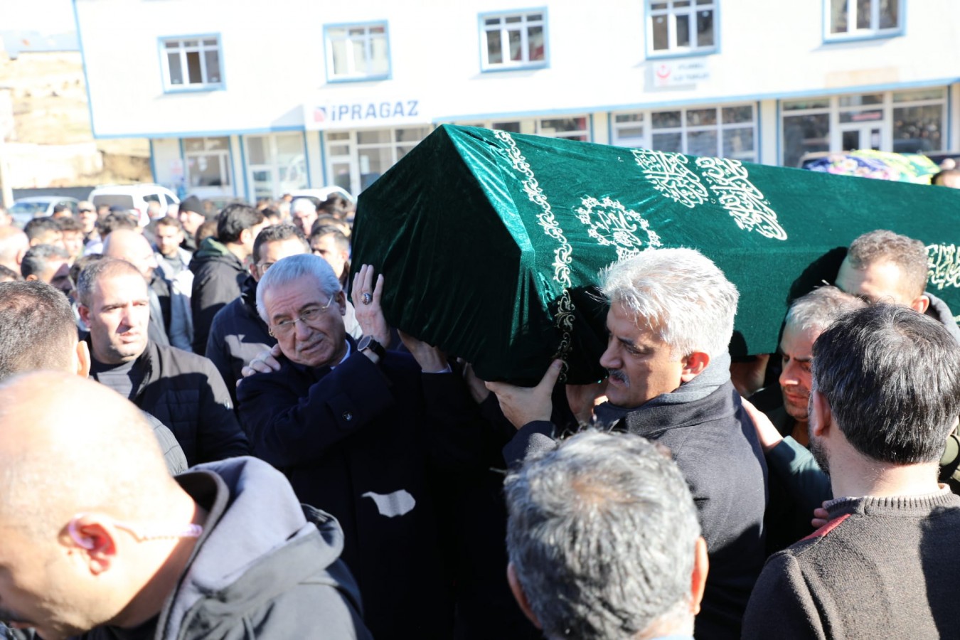 Acılı günlerinde yalnız bırakmadı;