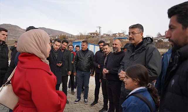 Vali Ali Çelik Derecik’te gençlerle buluştu: Başarılarınız Hakkâri’nin gururu olacak