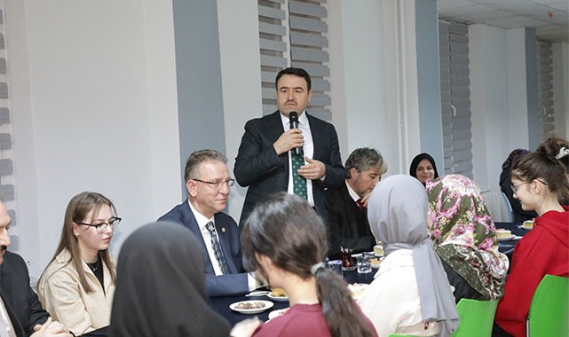 Vali Işın'dan gençlere öğüt: Sadece akademik başarı yetmez, imanınızı da güçlendirin